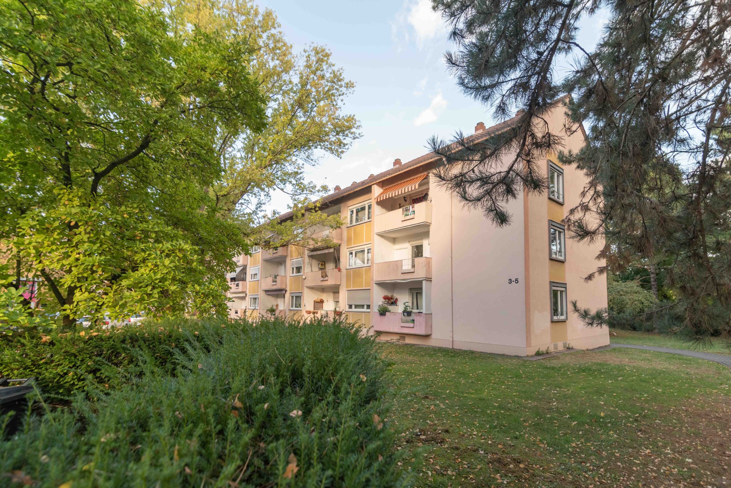 Drei Zimmer, ein Balkon, ein Stellplatz